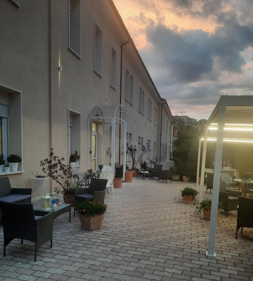 Hotel Porta Rivera LʼAquila Exterior foto