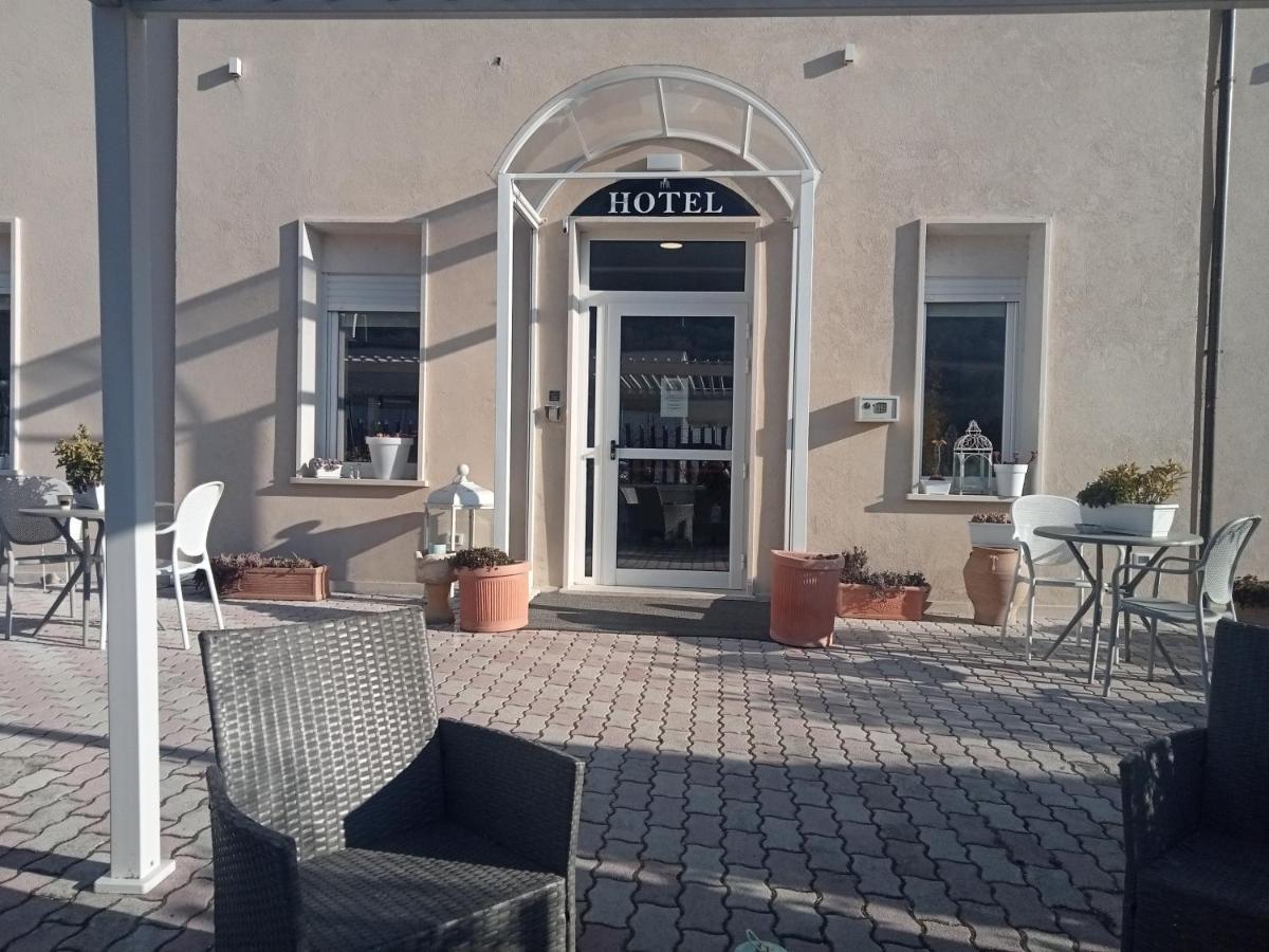 Hotel Porta Rivera LʼAquila Exterior foto