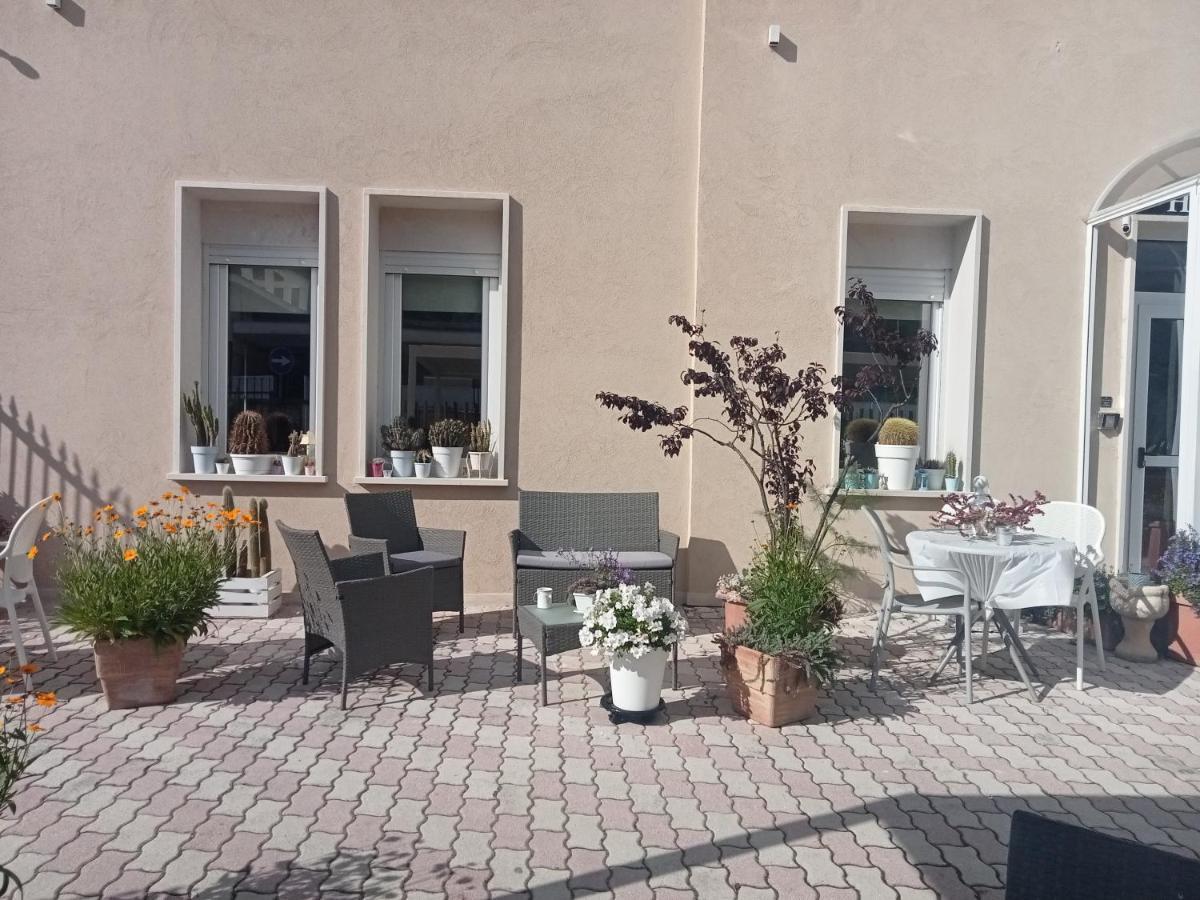 Hotel Porta Rivera LʼAquila Exterior foto